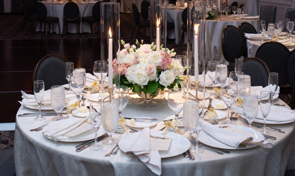 The Right Height and Spacing for a Dining Table
